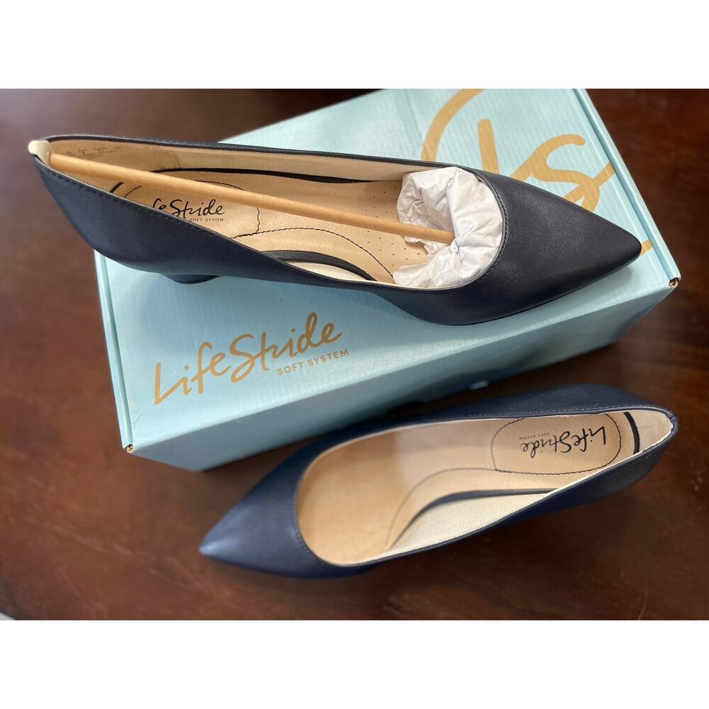 LifeStride women’s Navy heels